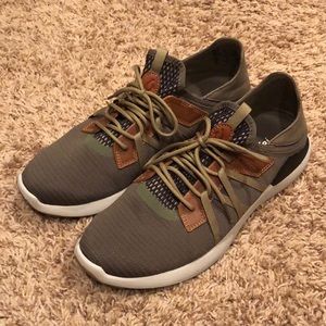 OluKai Mio Li Sneakers Size 9.5